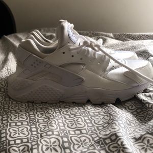 White Nike Hurraches Women Size 7.5
